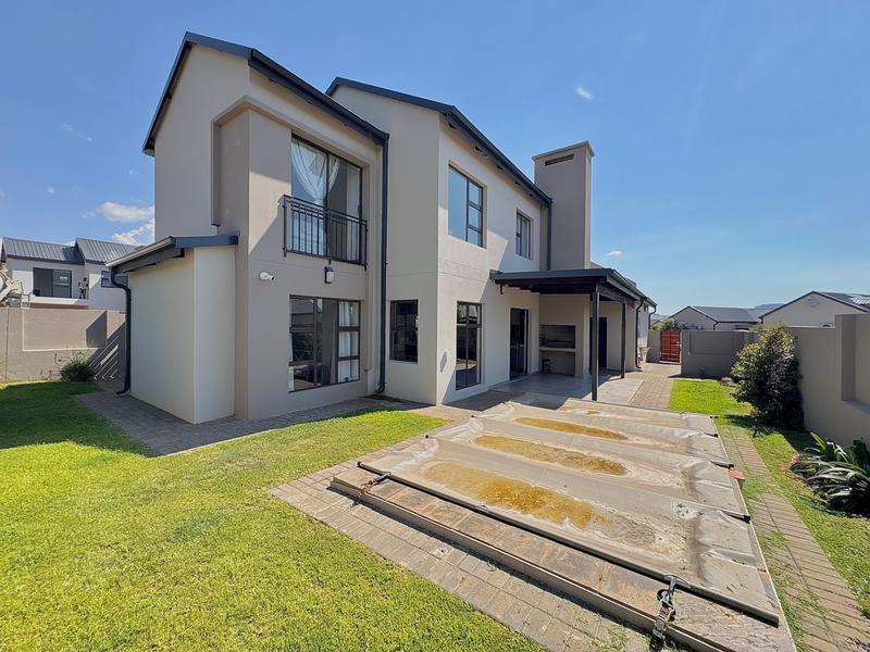 To Let 4 Bedroom Property for Rent in Hartbeespoort Rural North West
